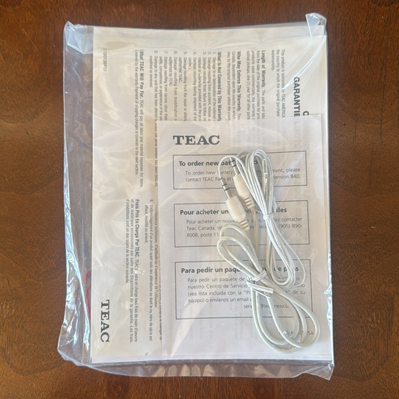 Teac R1 AM/FM Retro Radio - Picture 7 of 8